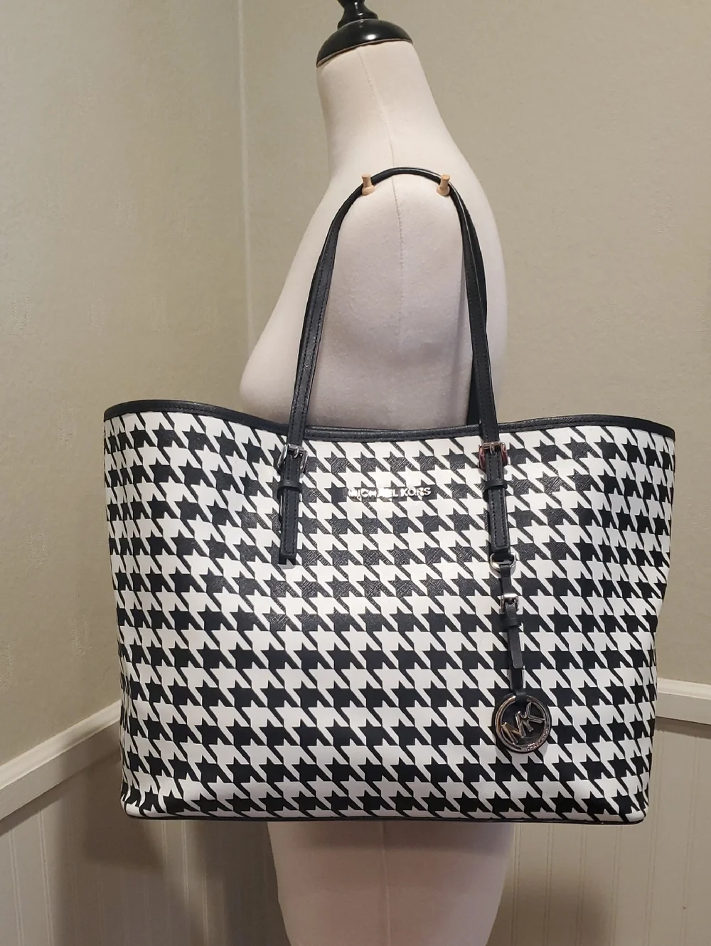 Michael Kors Large Jet Set Travel Tote Houndstooth